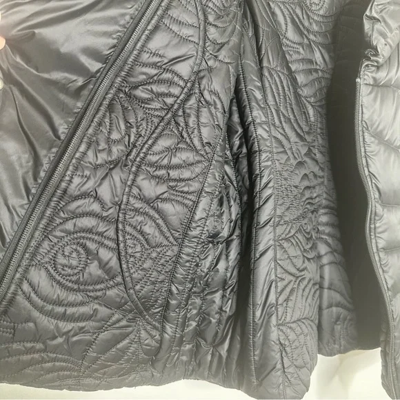 Lululemon Get Down Reversible Vest in Black - Picture 6 of 9